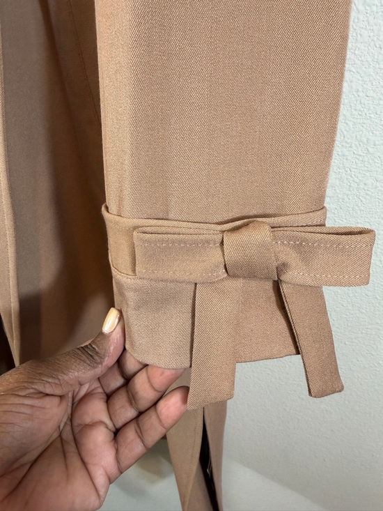 Classic Trench Coat Size M DR2 Tan Notched Lapel Bow Cuff Chic Spring Minimalist - Picture 8 of 10